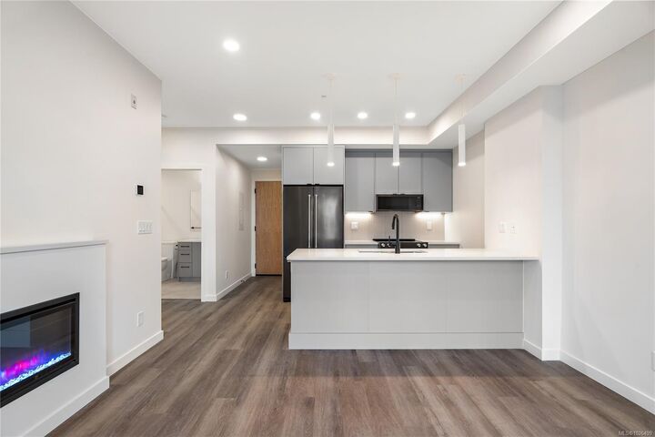 Photo de la propriété:  1102 Esquimalt Rd 408  BC V9A 0L3 