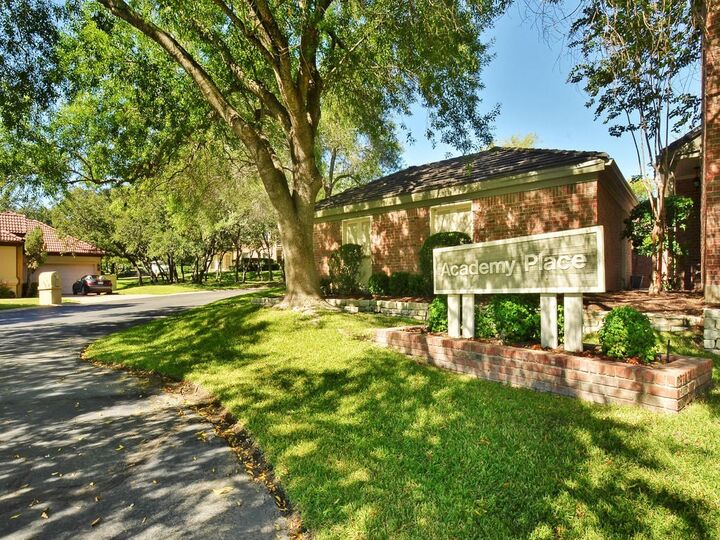 Property Photo: 60 Tournament Way H-42 TX 78738