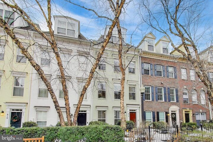 Property Photo:  814 Capitol Square Place SW  DC 20024 