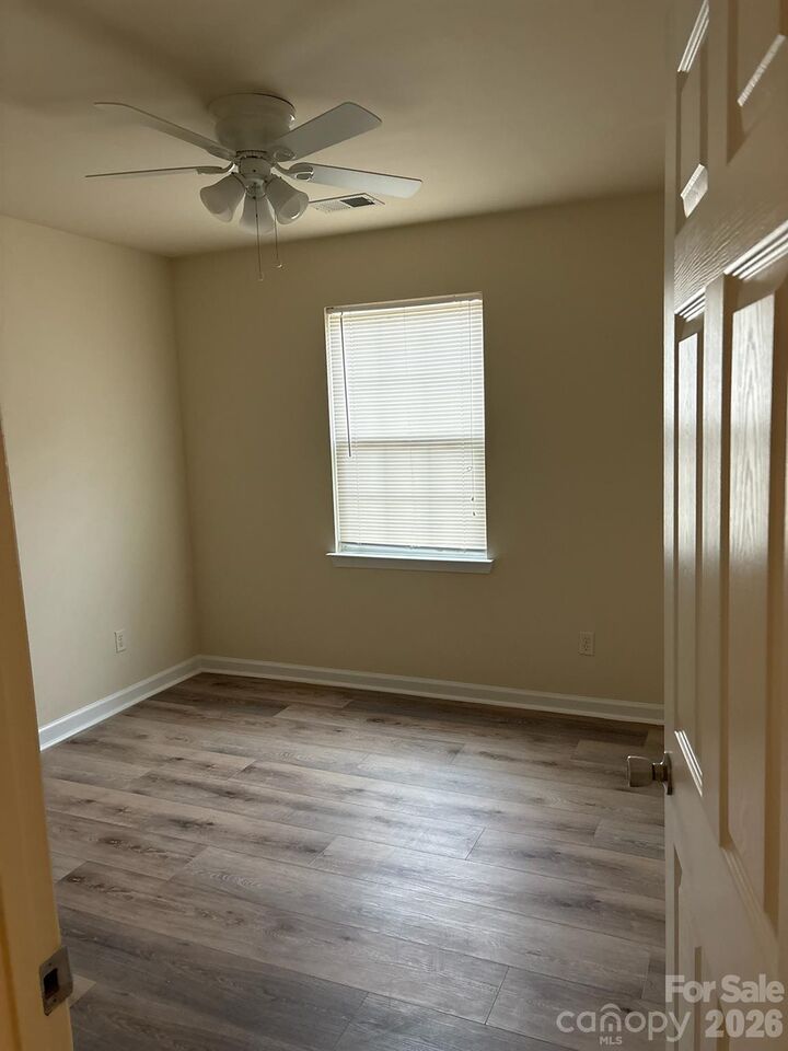 Property Photo: 7515 Woodknoll Drive NC 28217