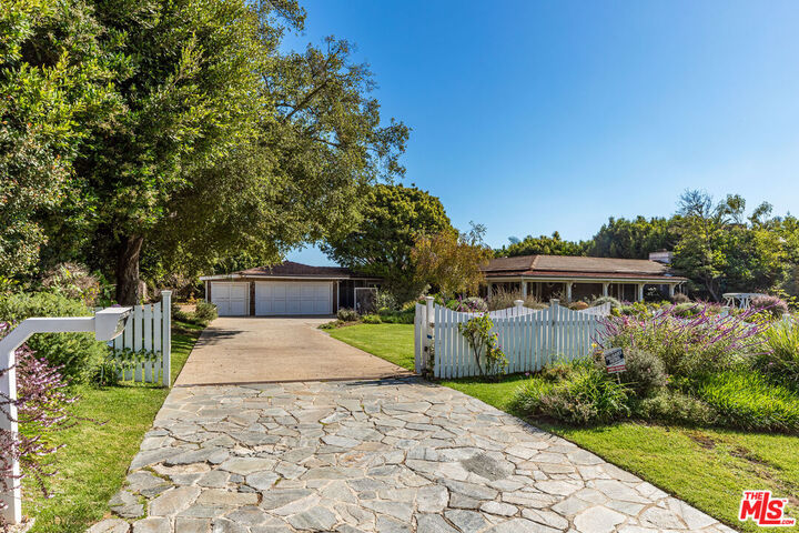 Property Photo:  1580 San Remo Dr  CA 90272 