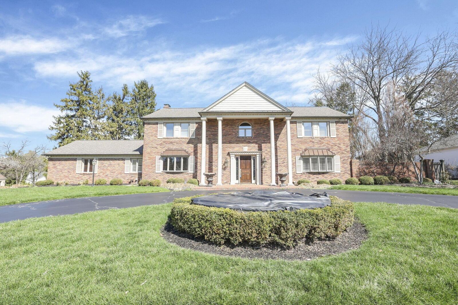 Property Photo:  2626 Chartwell Road  OH 43220 