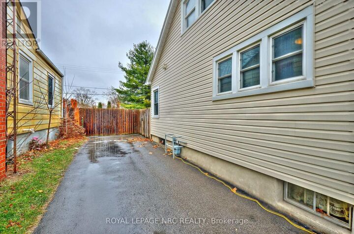 Property Photo:  40 Shakespeare Avenue  ON L2R 6M6 