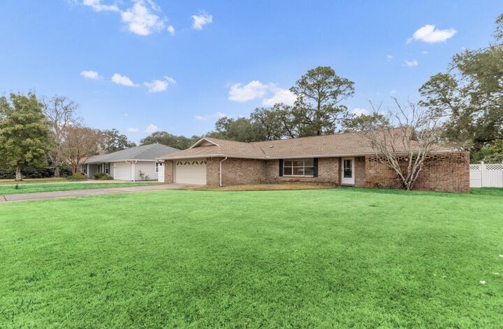 Property Photo: 15 Lake Lorraine Circle FL 32579