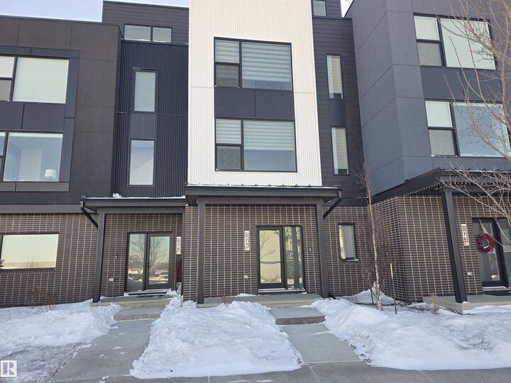 Property Photo: 5 Rondeau Drive 77 AB T8N 7X8