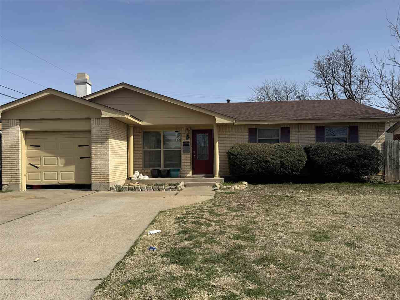 Property Photo: 429 NW Woodland Dr OK 73505