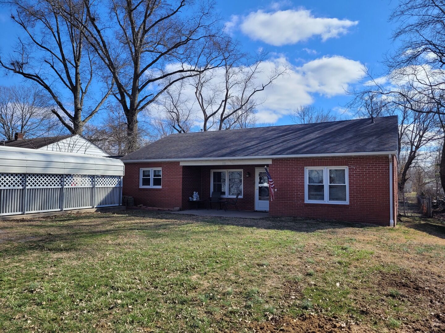 Property Photo:  921 Airport Road  IL 62864 