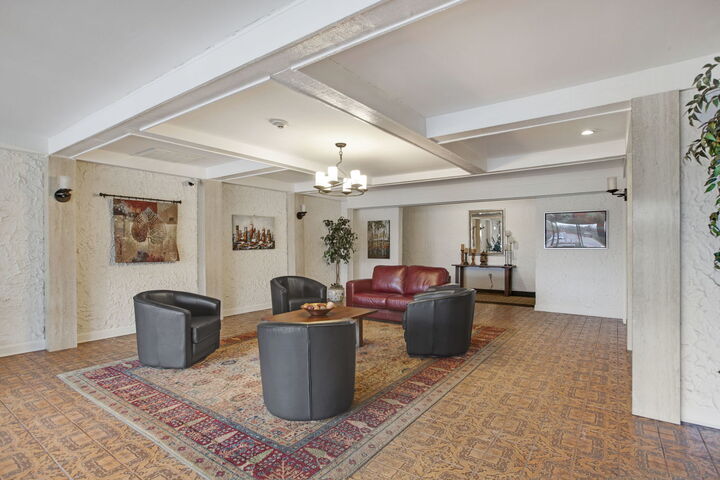 Property Photo: 4050 Dundee Road 105 IL 60062