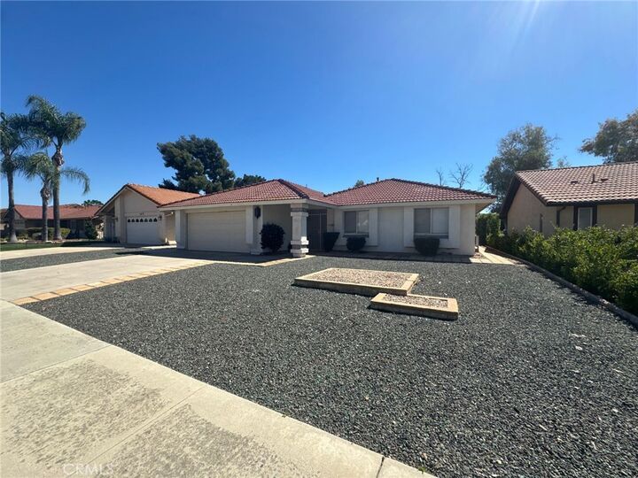 Property Photo:  1885 Silver Oak Way  CA 92545 