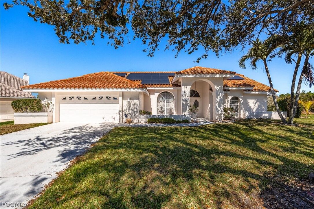 Property Photo:  11701 Pinewood Lakes Drive  FL 33913 
