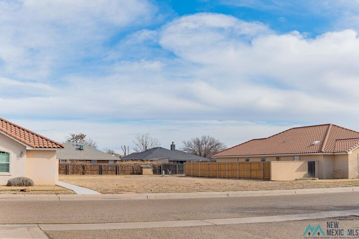 Property Photo:  104 Scottsdale Drive  NM 88101 