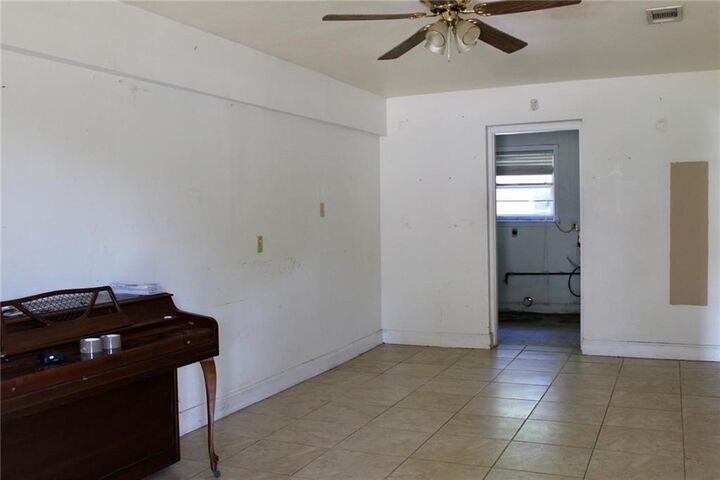 Property Photo:  1005 E Thomas Street  LA 70401 