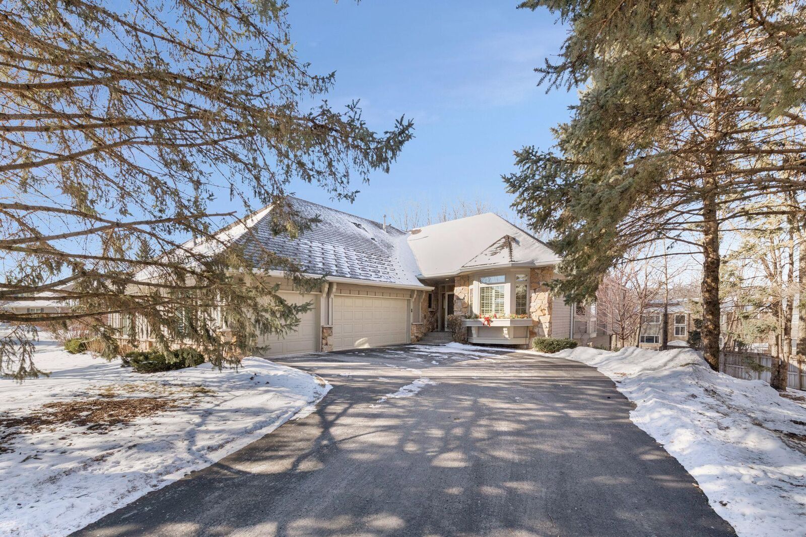 Property Photo:  665 Waycliffe Drive N  MN 55391 