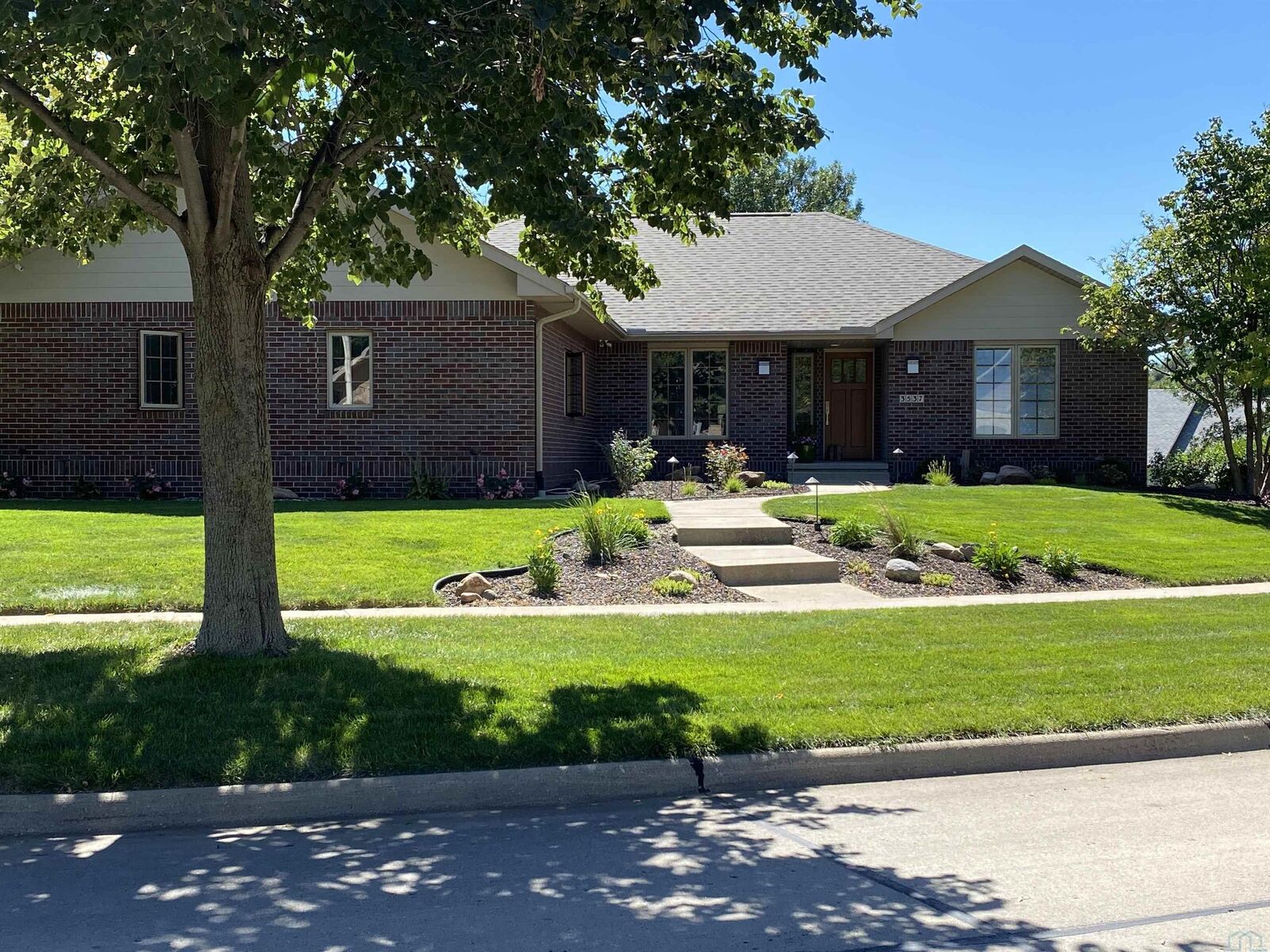 Property Photo:  3537 Strawberry Ln  IA 51104 