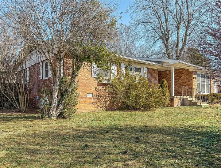 Property Photo:  1609 Cherokee Circle  AR 72601 