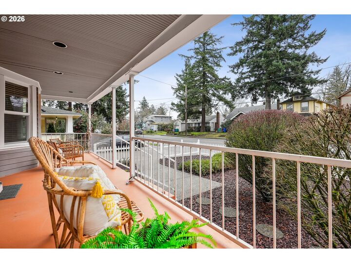 Property Photo:  7427 SE Woodstock Blvd  OR 97206 