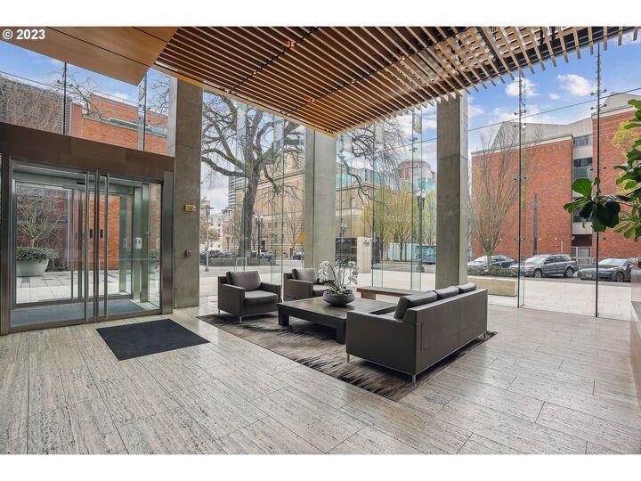 Property Photo: 1221 SW 10th Ave 612 OR 97205