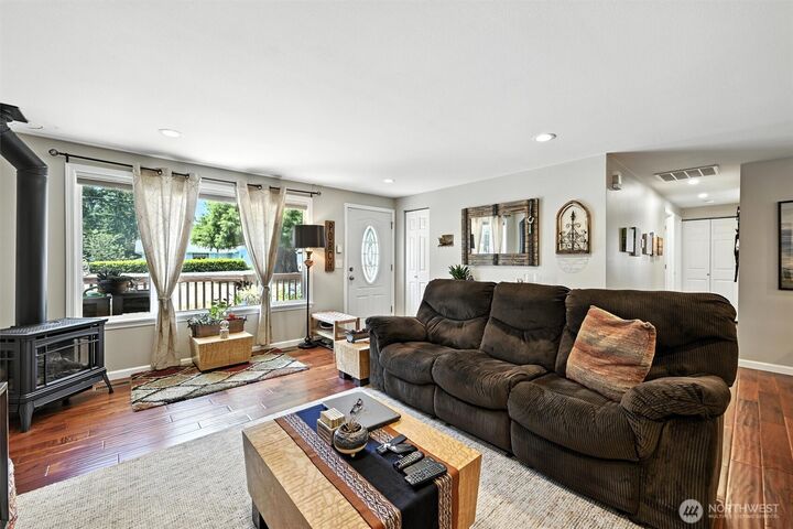 Property Photo:  7212  188th Avenue E  WA 98391 