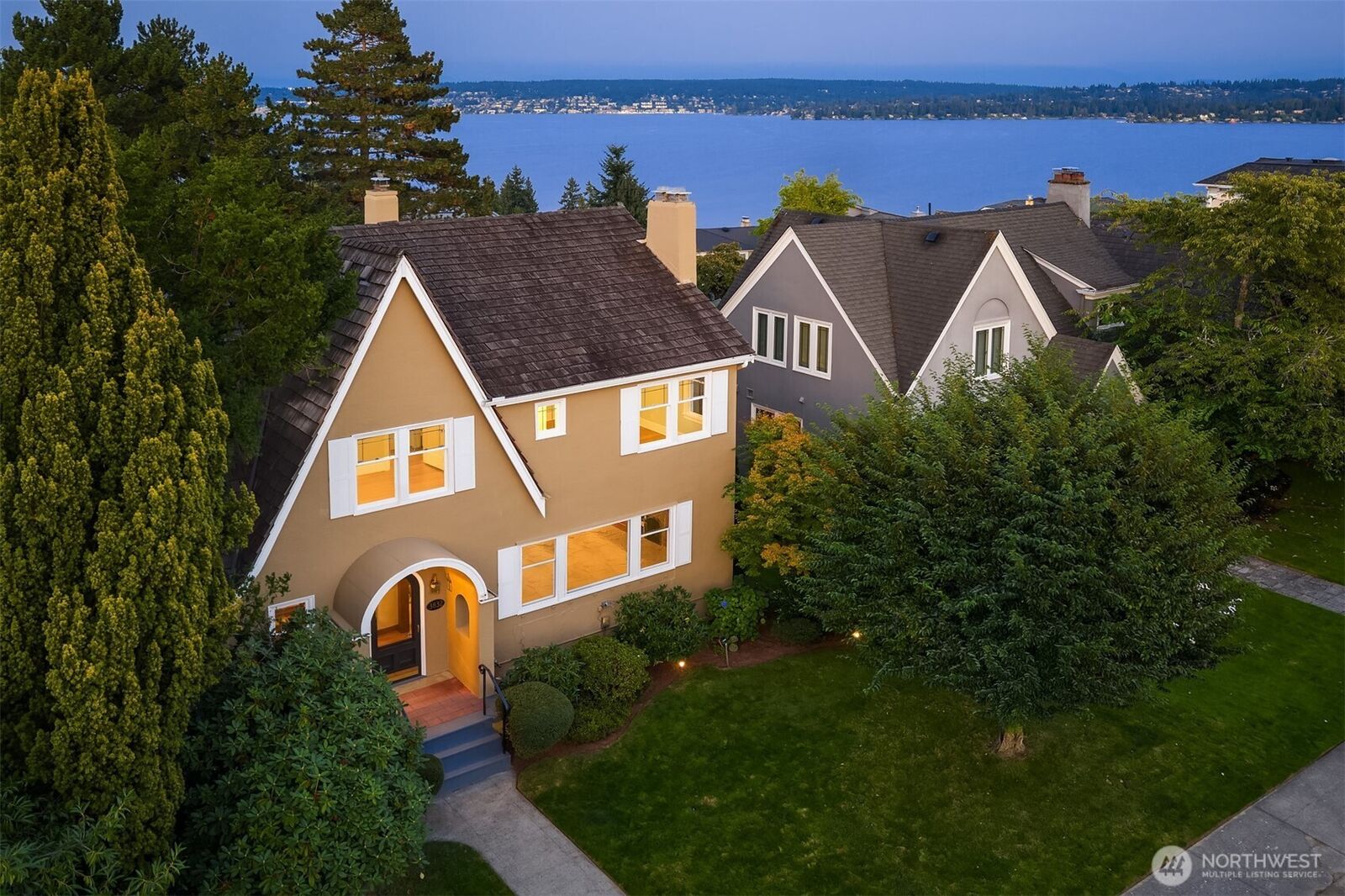 Property Photo: 3832 48th Avenue NE WA 98105