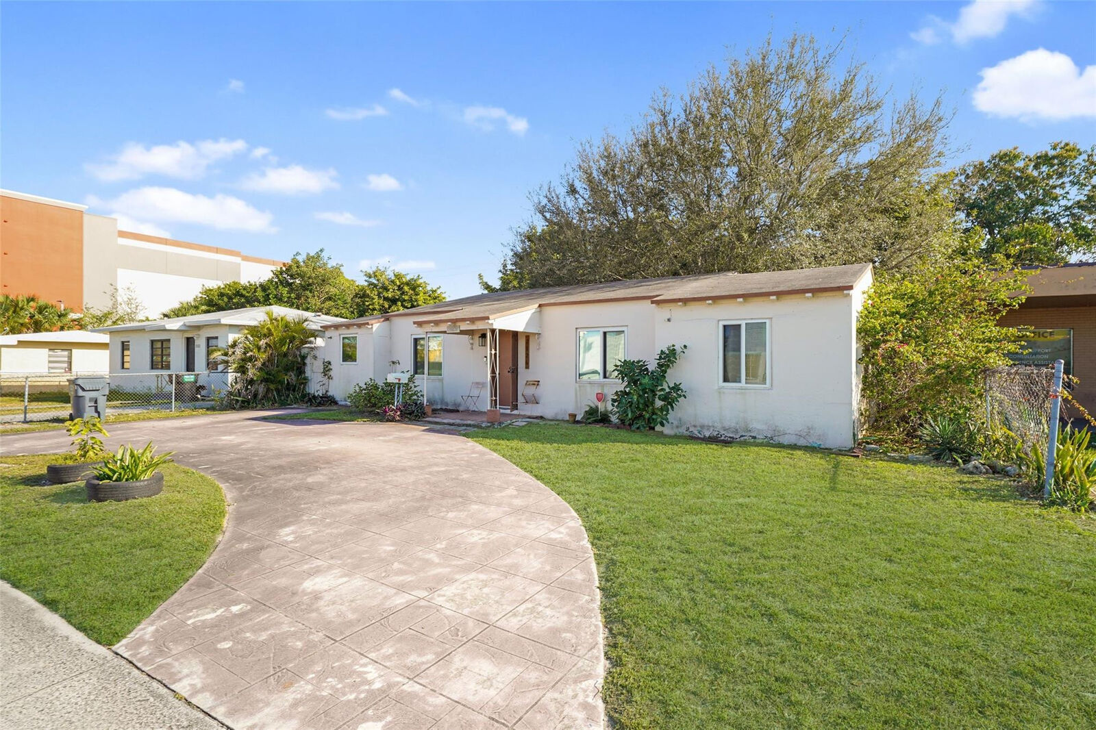 Property Photo:  2126 Washington Street  FL 33020 