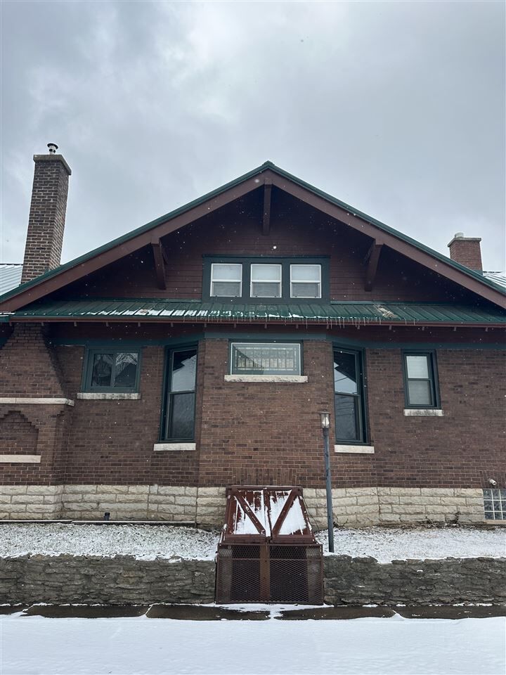 Property Photo: 300 W 12th Street IN 47331