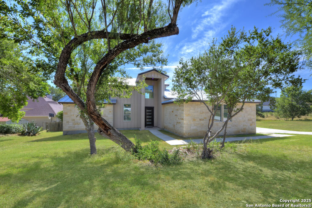 Property Photo:  105 River Bluff  TX 78009 