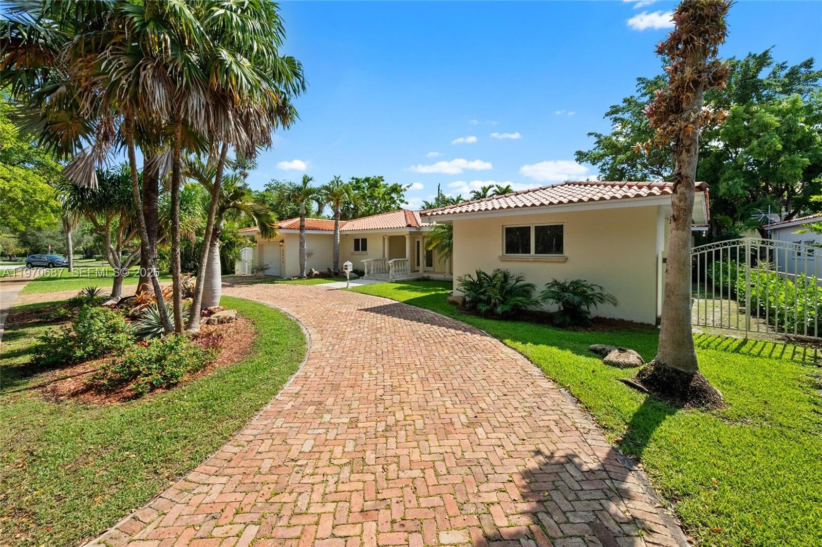 Property Photo:  5211 Granada Blvd  FL 33146 