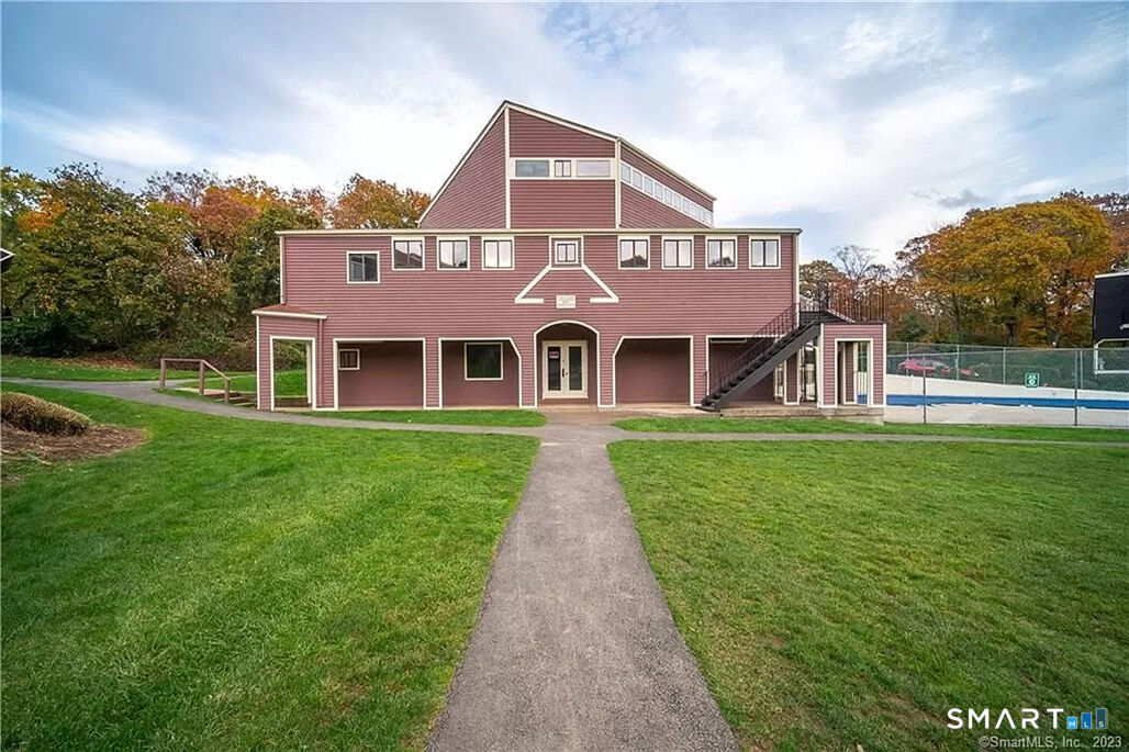 Property Photo:  5 Stonegate Circle F  CT 06405 