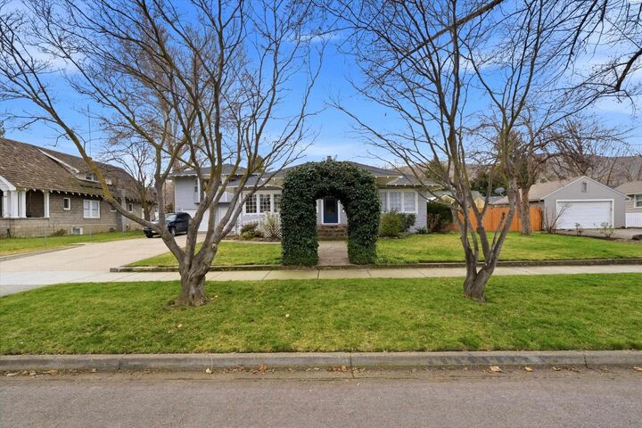 Property Photo: 1111 Spokane Ave WA 99350