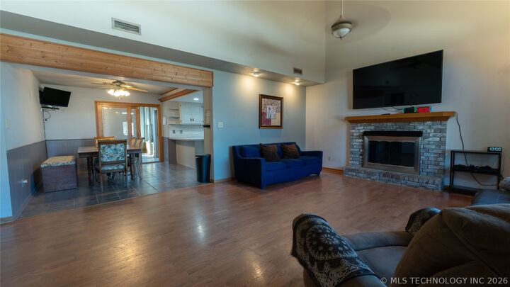 Property Photo:  1104 E 137th Street  OK 74033 