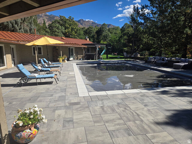 Property Photo: 2250 E Pheasant Way UT 84121