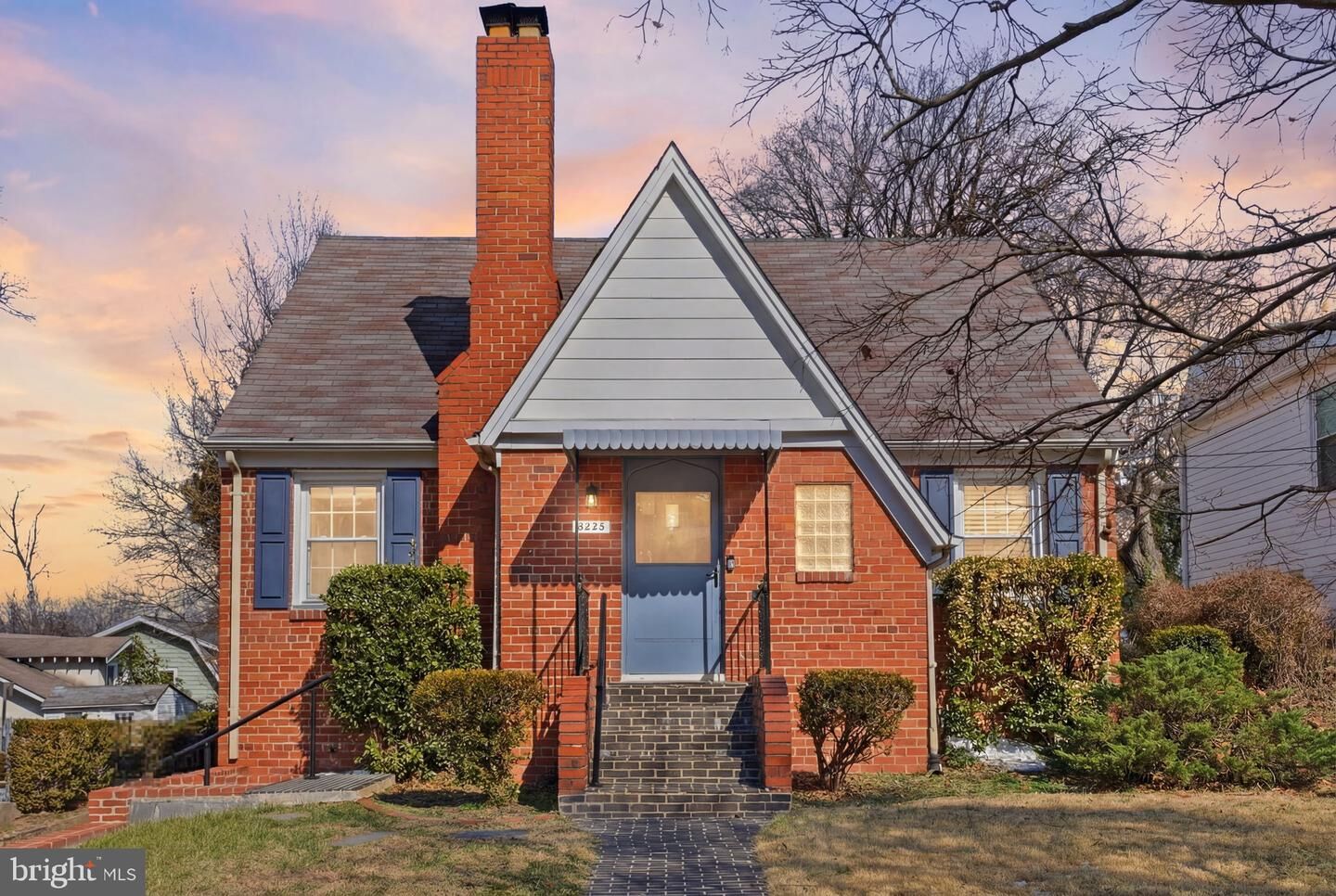 Property Photo:  3225 Chestnut Street NE  DC 20018 