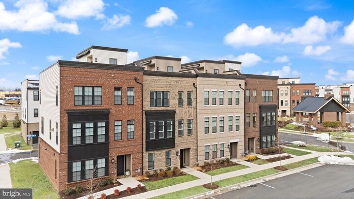 Property Photo: 19899 Harrison Trace Terrace VA 20147