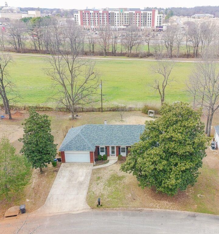 Property Photo: 411 Lynne Court AR 72405