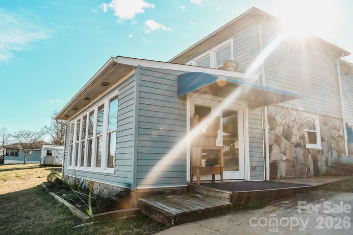 Property Photo: 4928 Northcrest Street NC 28610