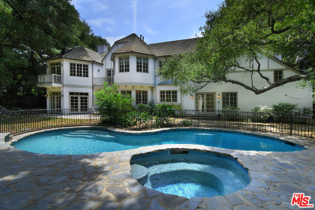 Property Photo: 3254 Oakdell Rd CA 91604