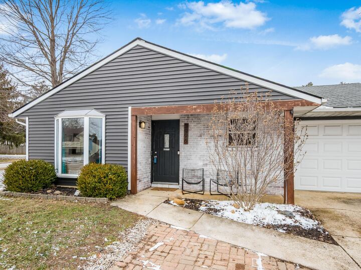 Property Photo: 3996 Deer Lake Way OH 43204