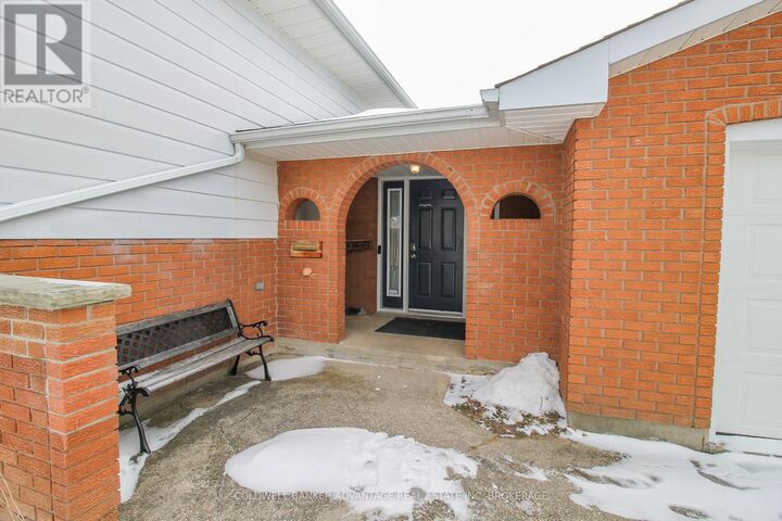 Property Photo:  36 Wellbrook Boulevard  ON L3C 5T4 