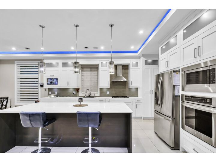 Property Photo:  11899 74B Avenue  BC V4C 1H2 