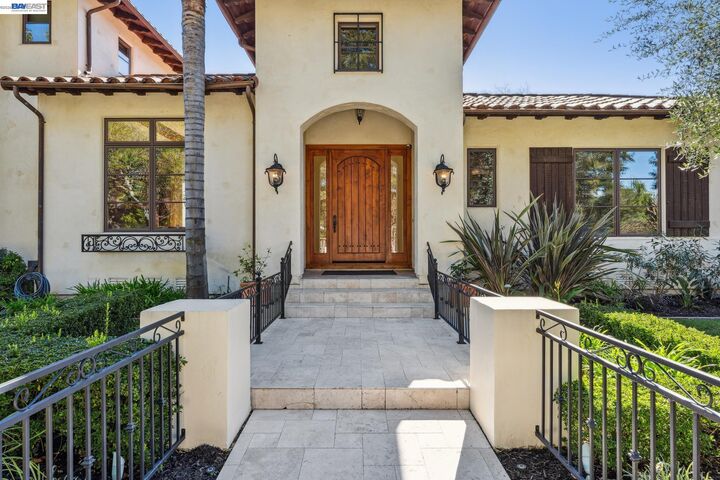 Property Photo: 1439 Vine Ln CA 94507