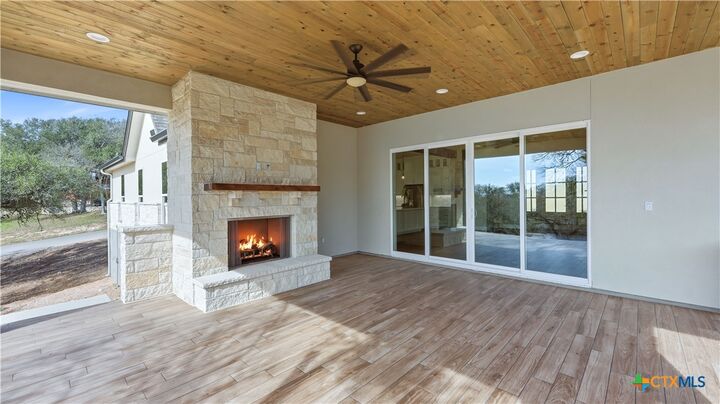 Property Photo: 111 Ashton Oaks Drive TX 78132