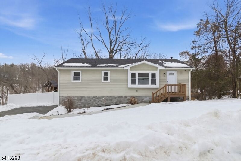 Property Photo:  3 Gardenia Rd  NJ 07418 