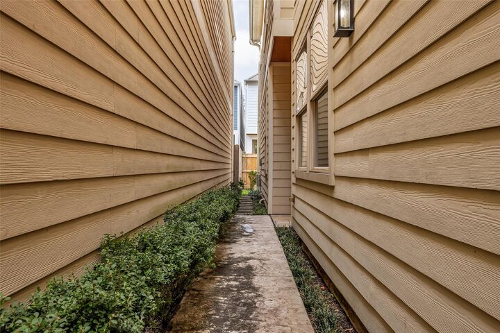 Property Photo: 1517 Lawrence Street TX 77008