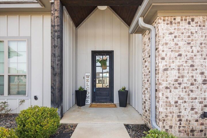 Property Photo:  421 Bush Way  TX 75757 