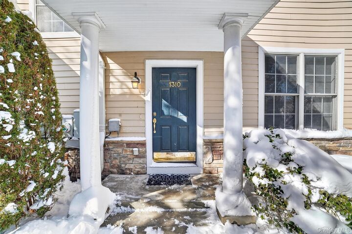 Property Photo:  1310 Half Moon Bay Drive  NY 10520 