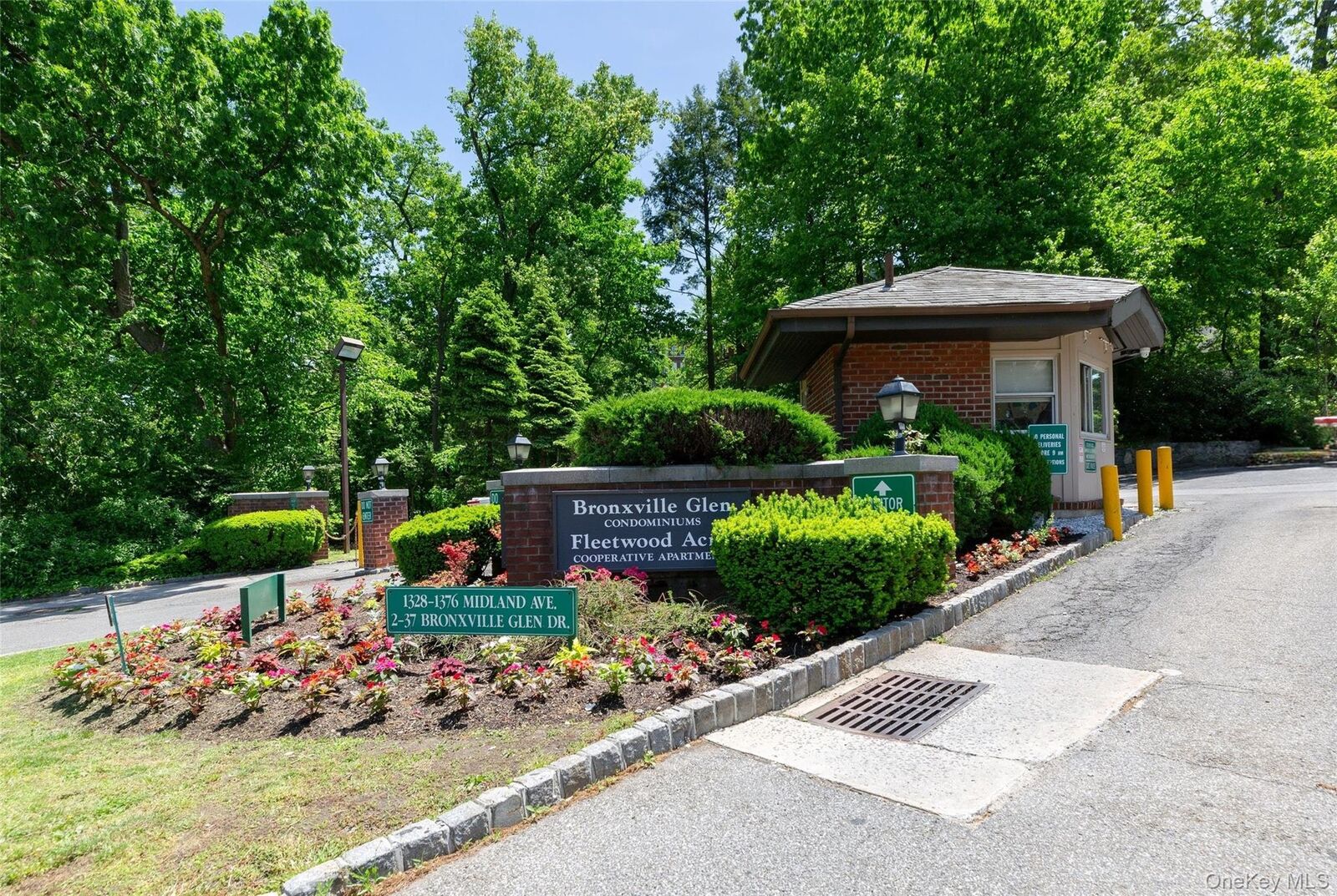 Property Photo:  1340 Midland Avenue 1A  NY 10708 