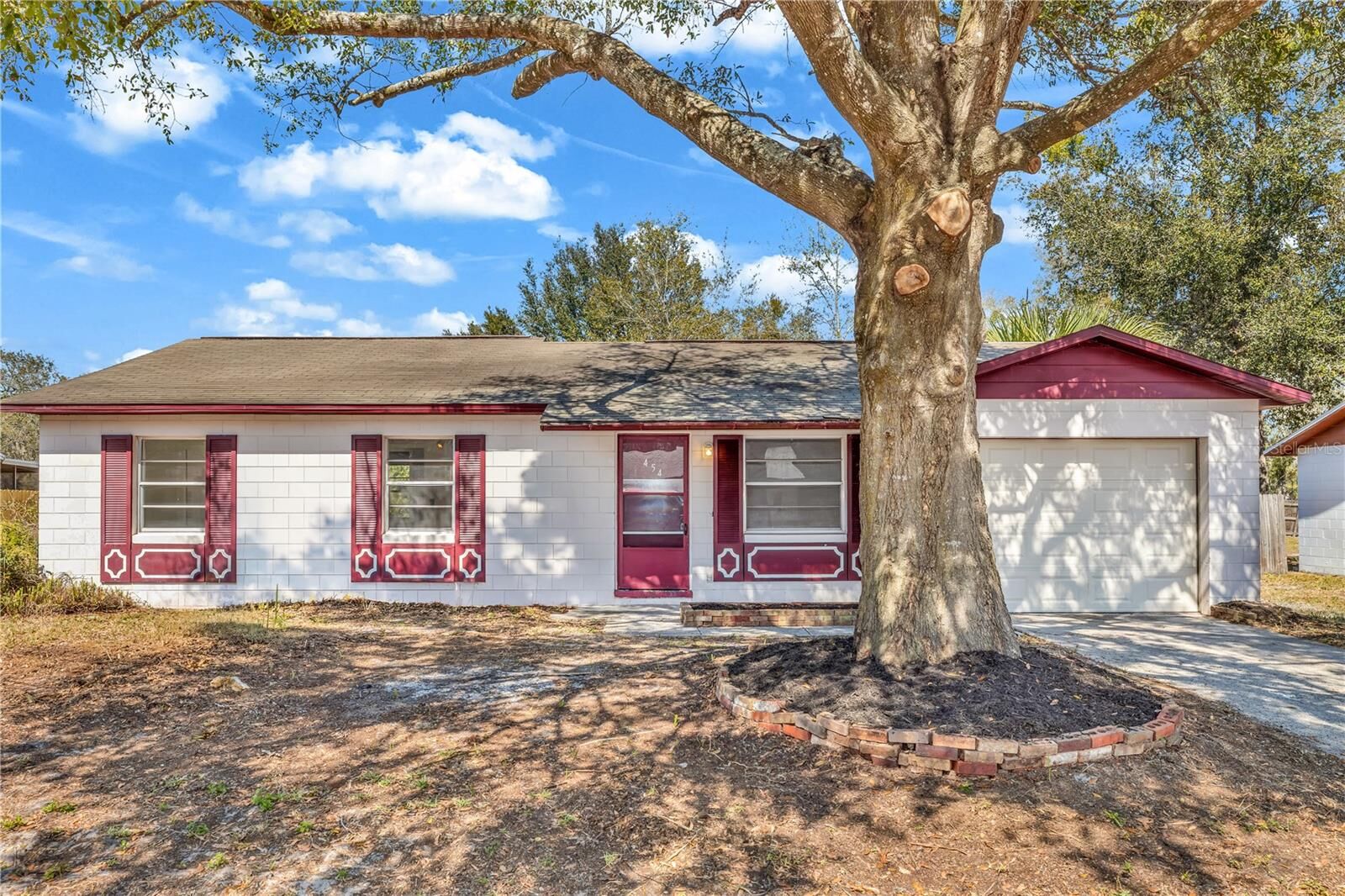 Property Photo: 454 Springwood Court FL 32750