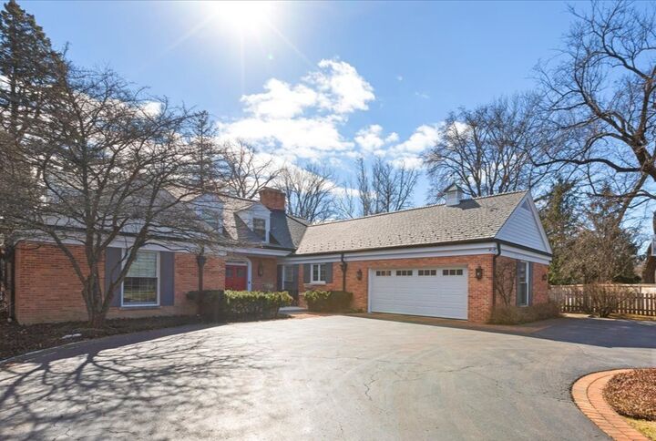 Property Photo: 1115 Golfview Lane IL 60025