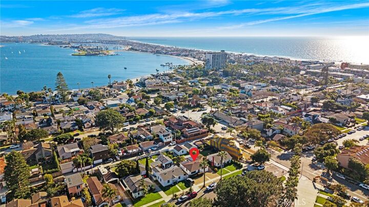 Property Photo:  1021 Reed  CA 92109 