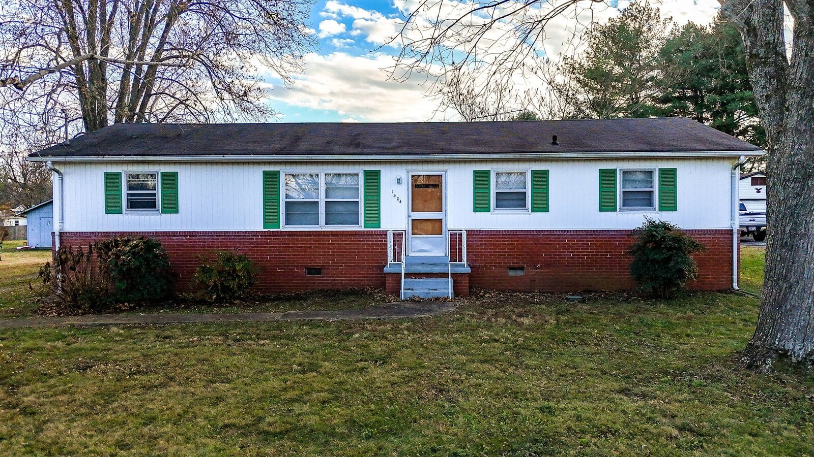 Property Photo:  1404 Cypress St  TN 37160 